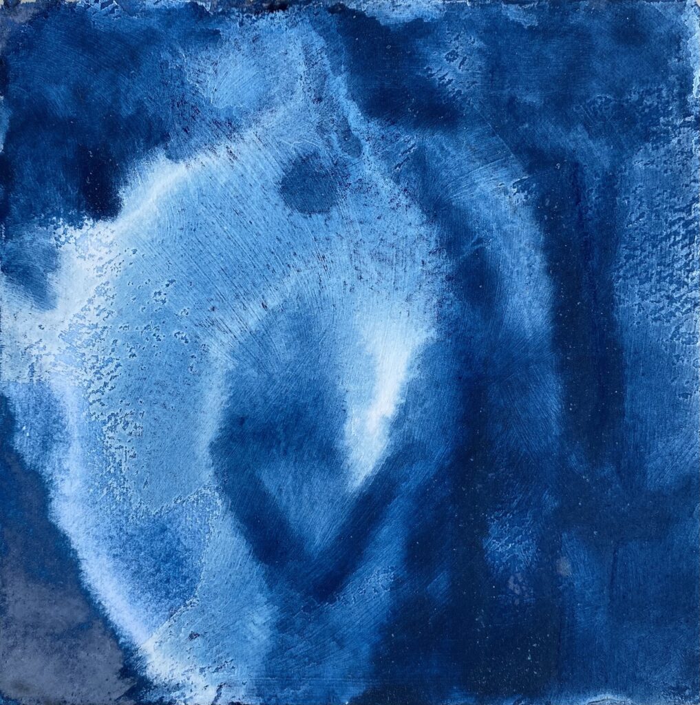 abstract figure in dark blue with an arm raised showing light cascading from the heart area.